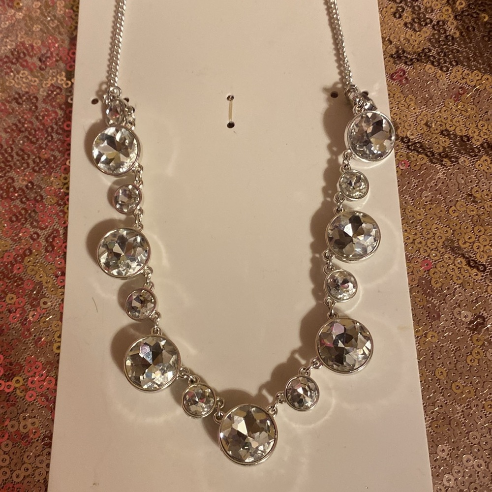 NWT beautiful heavyweight crystal like statement necklace.
